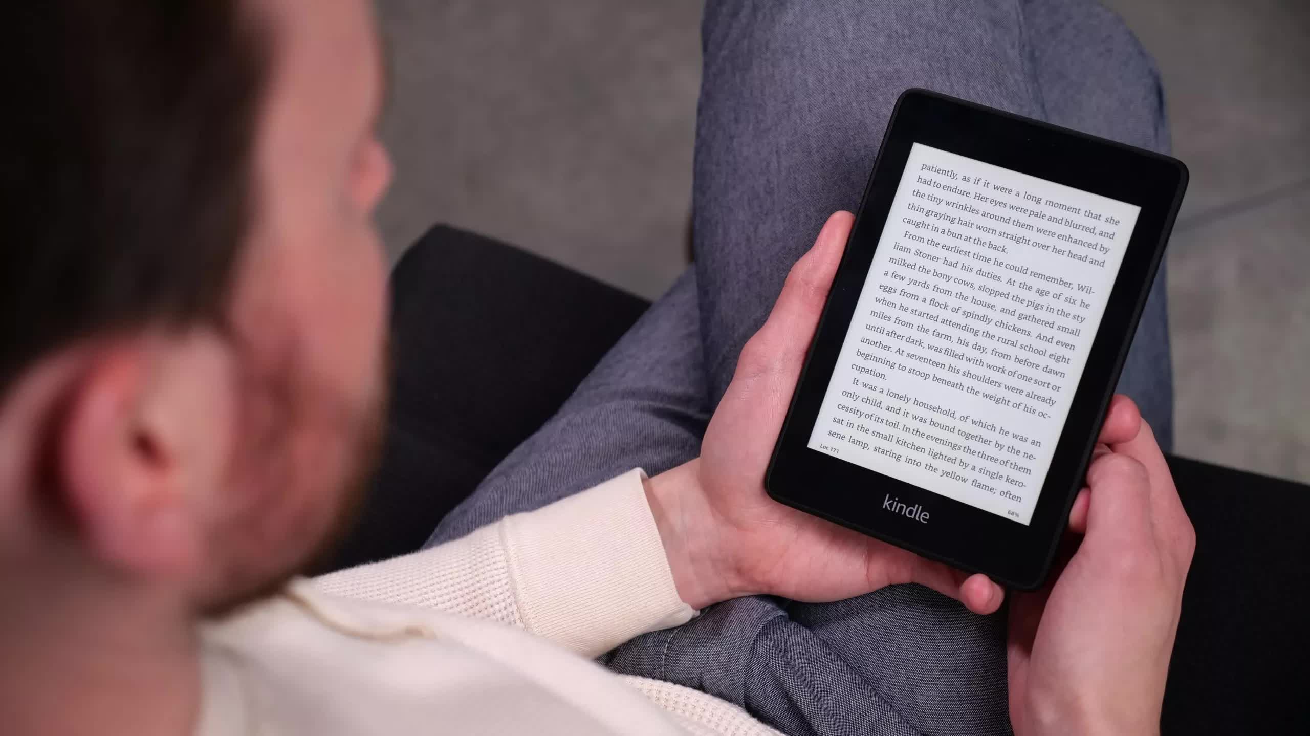 Desarrollador convierte Kindle en un monitor de tinta electrónica y Rickrolls en un éxito de audiencia
