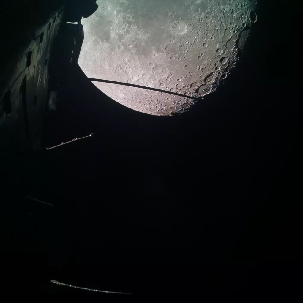 El primer tirachinas que orbita la Tierra y la Luna da como resultado nuevas y fantásticas fotografías