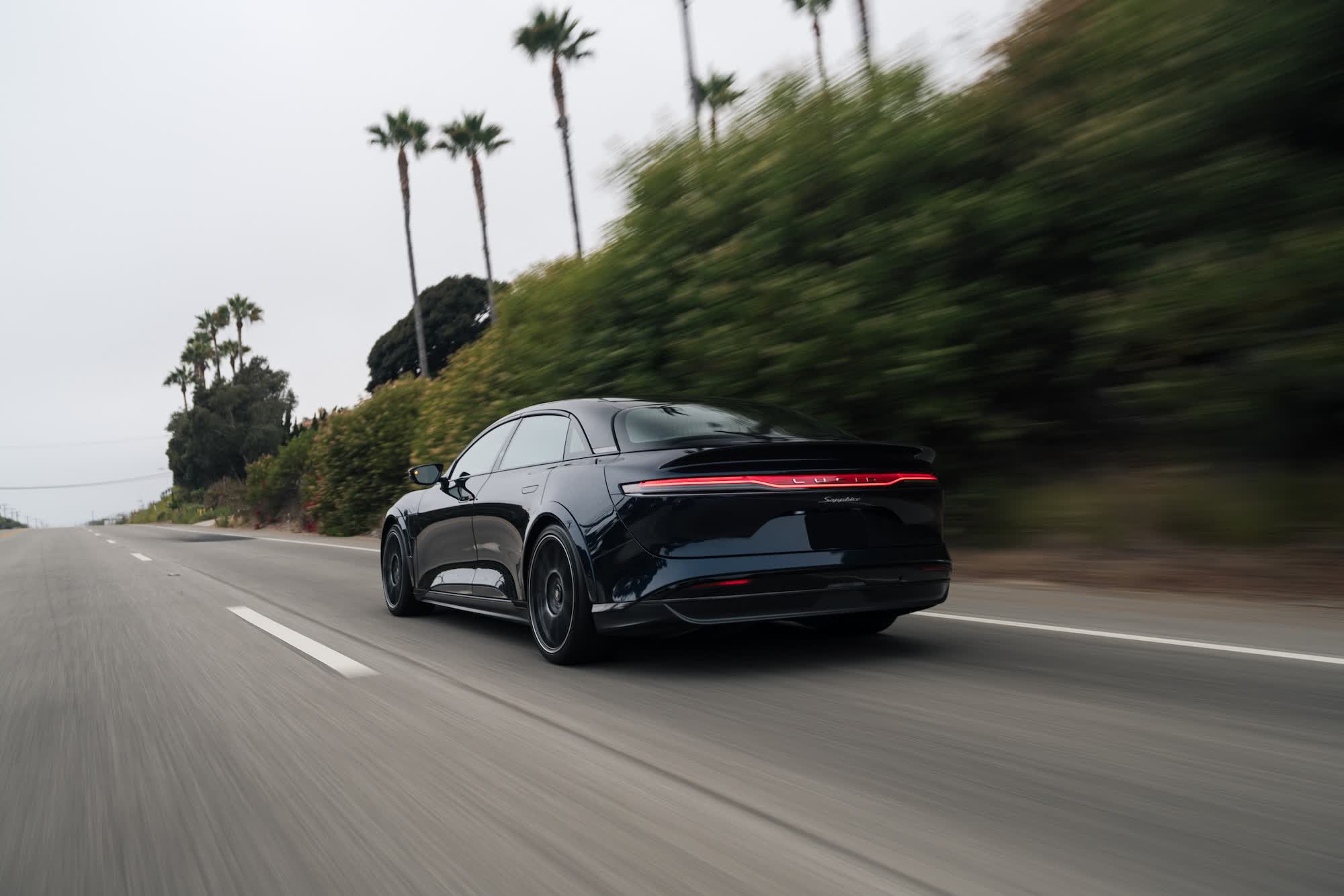 El Lucid Air Sapphire, a prueba de balas y con un valor de 425.000 dólares, es el vehículo blindado más rápido del mundo
