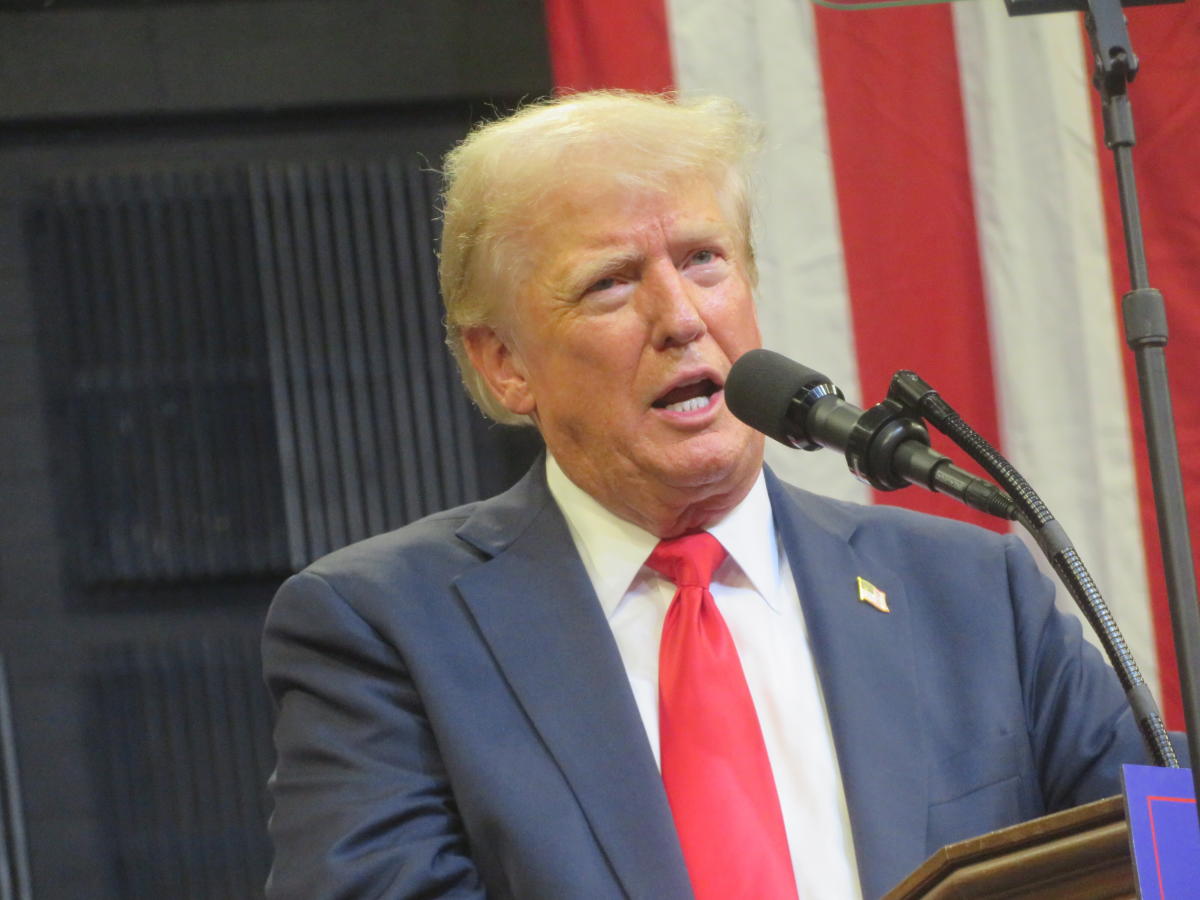 X parece estar suprimiendo las búsquedas relacionadas con Trump