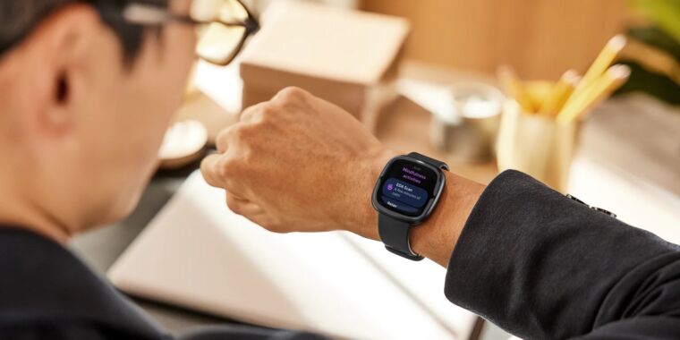 Google desmiente informes que indican que está descontinuando productos Fitbit