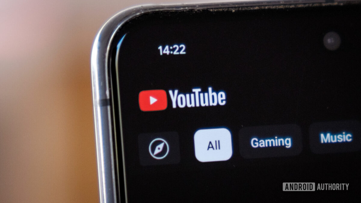 YouTube quiere que te concentres en sus anuncios y oculta el botón de saltar en el móvil