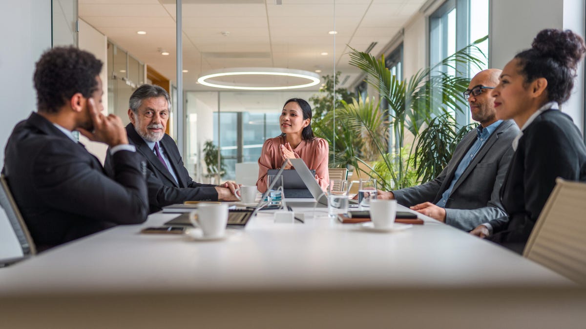 Su junta directiva necesita un liderazgo en inteligencia artificial sensato: estos expertos explican por qué