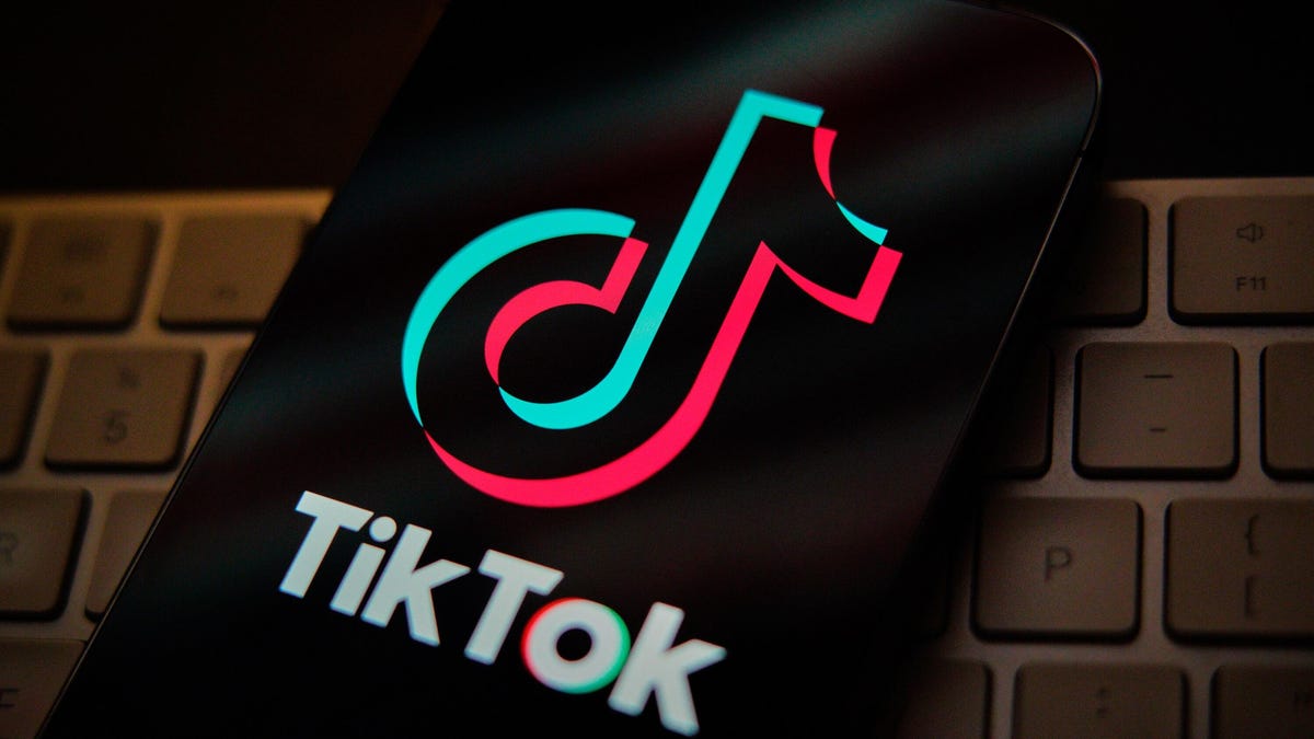 TikTok añade chat grupal y visualización de videos, con límites: cómo probarlo