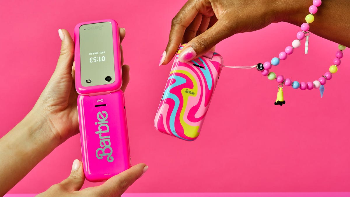Presentación del teléfono de Barbie: una visión en rosa, con espejo y serpiente de Malibú