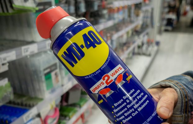 ¿Se puede utilizar WD-40 en paneles solares domésticos?