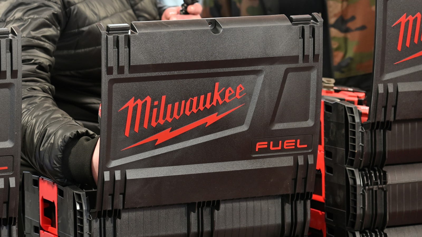 ¿Quieres un Milwaukee Packout negro? Aquí lo encontrarás