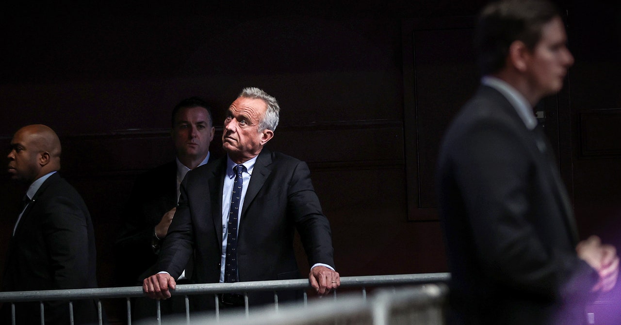 RFK Jr. suspende campaña presidencial y respalda a Trump