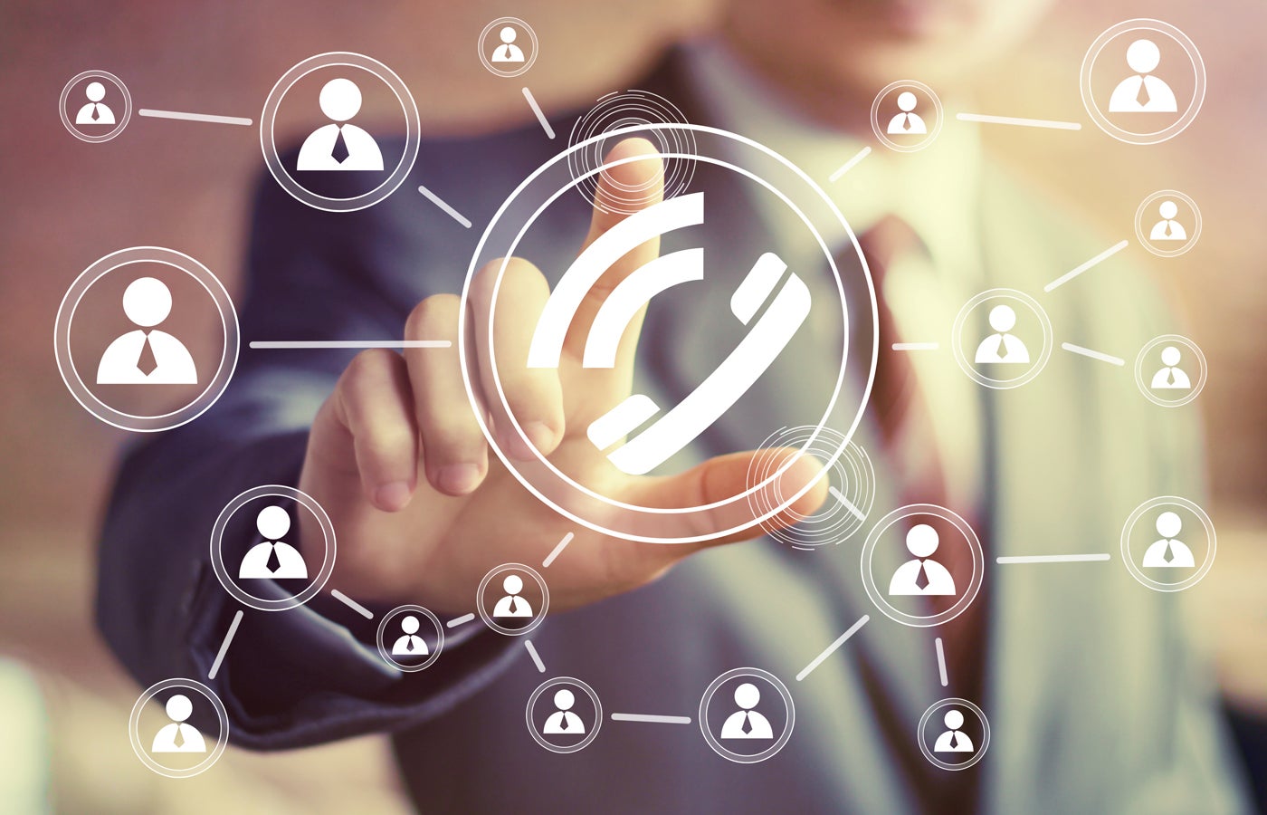 9 razones por las que un sistema de respuesta de voz interactiva (IVR) alojado es mejor que gestionarlo usted mismo