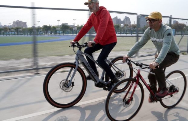 Bicicletas eléctricas Bosch con ruedas grandes diseñadas para ciclistas muy altos