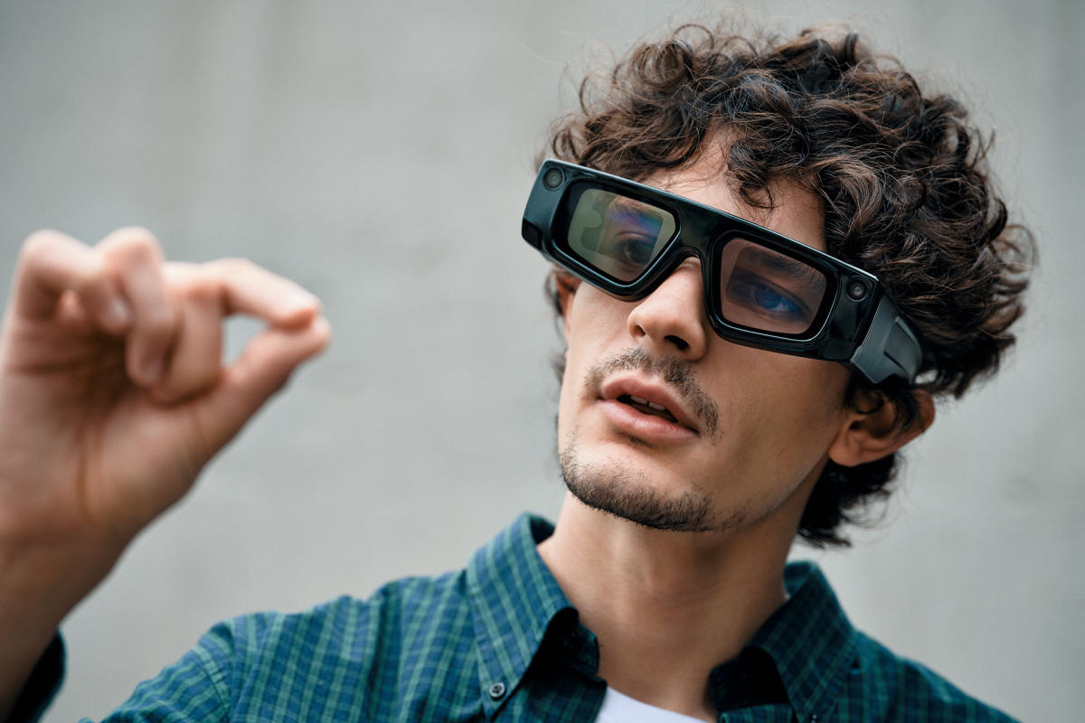 Los Spectacles de quinta generación de Snap acercan tus manos a la realidad aumentada