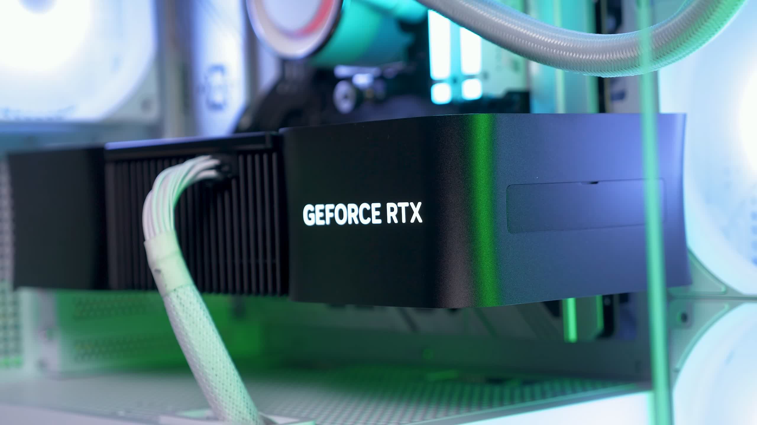Nvidia dice que las GPU RTX 50 no sufrirán una repetición del derretimiento de los cables de alimentación 4090