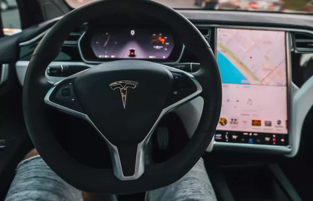 El «Full Self-Driving» de Tesla llegará pronto a Europa y China, con un gran asterisco