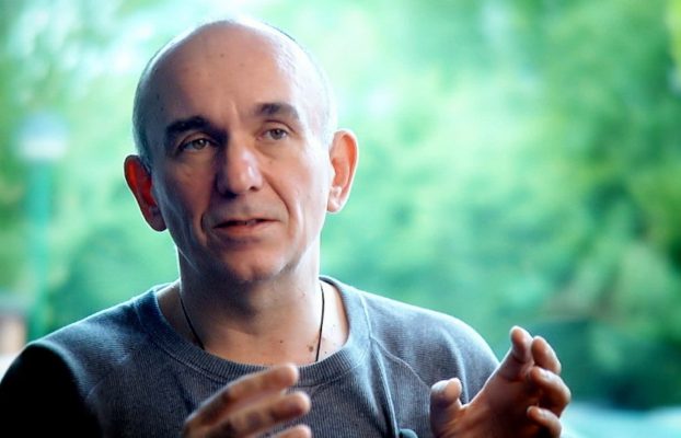 Peter Molyneux cree que la IA permitirá a las personas crear videojuegos con solo una instrucción de texto