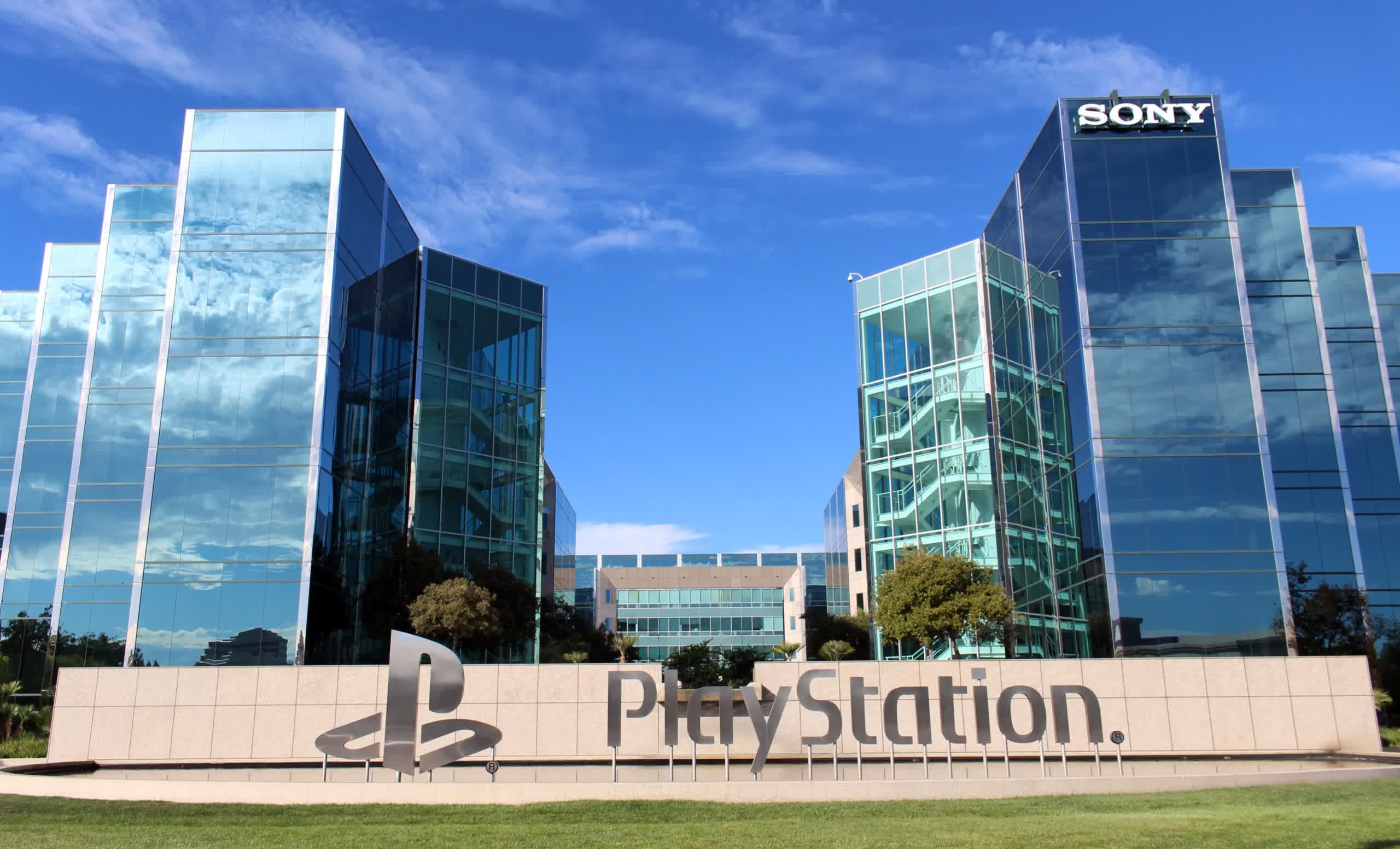 El expresidente de PlayStation dice que los despidos en el sector de los videojuegos no se deben a la codicia corporativa y pide a los afectados que «lo superen»