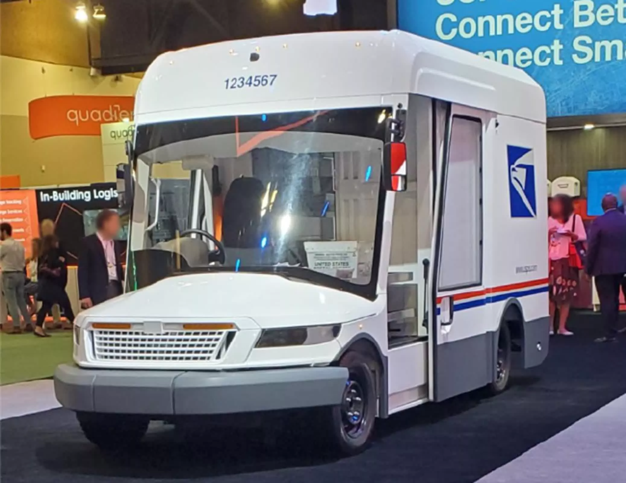 USPS lanza vehículos eléctricos e infraestructura de carga como parte de un plan de modernización de $40 mil millones