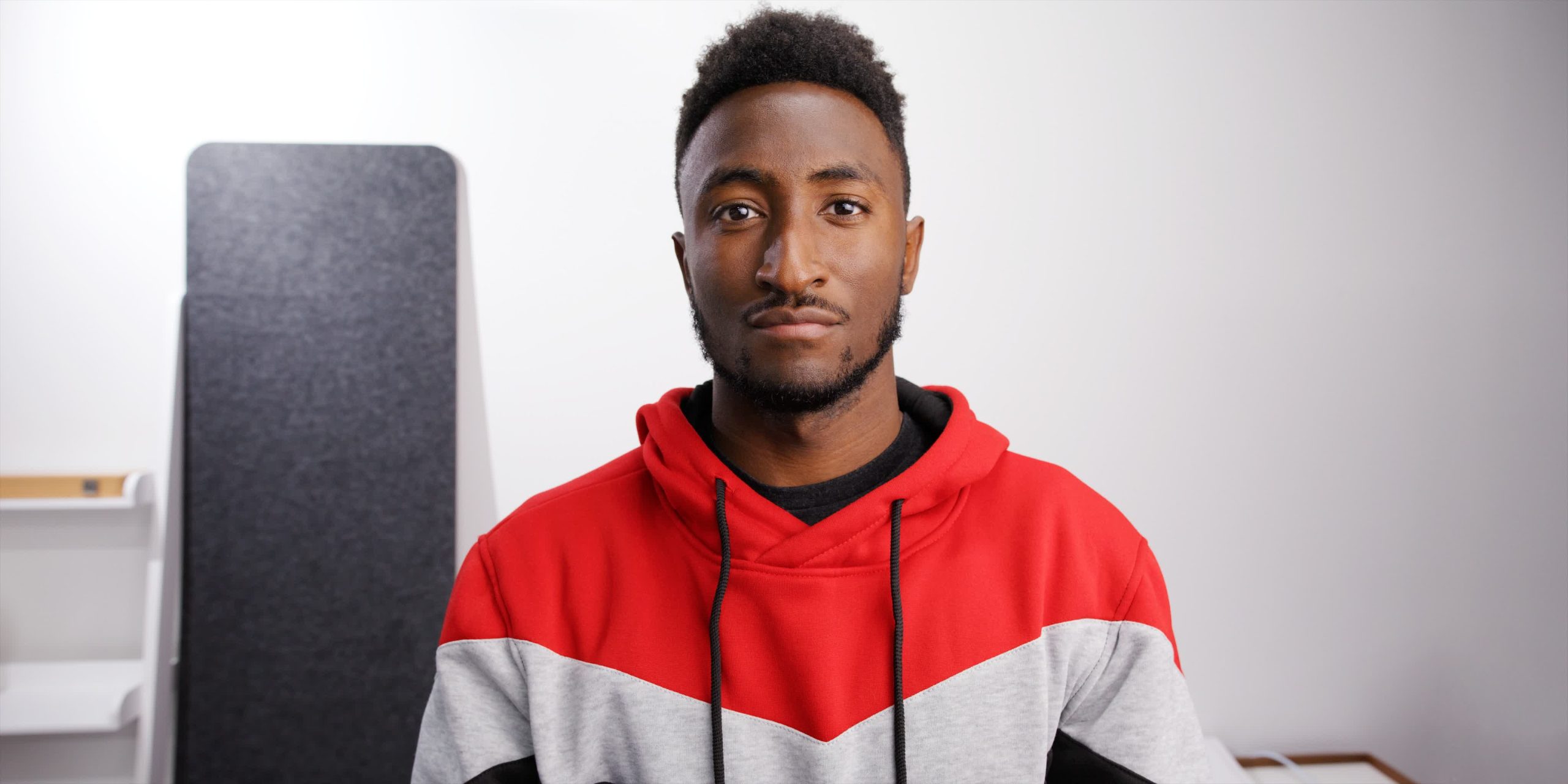 MKBHD enfrenta una reacción violenta por conducir a 95 mph en una zona de 35 mph en un video patrocinado