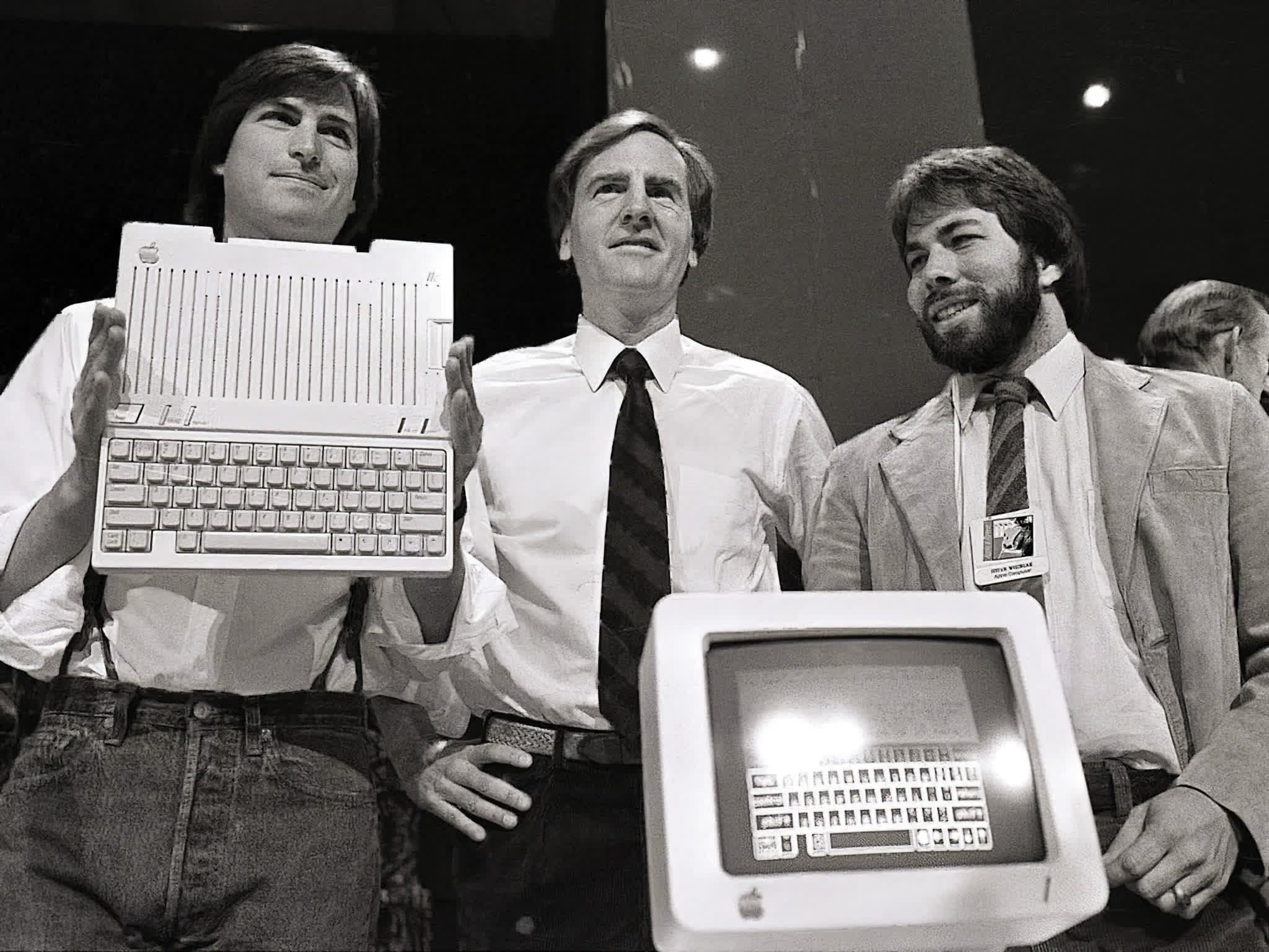 ¿Quiénes fueron los 3 fundadores de Apple? ¿Steve Jobs, Steve Wozniak y…?