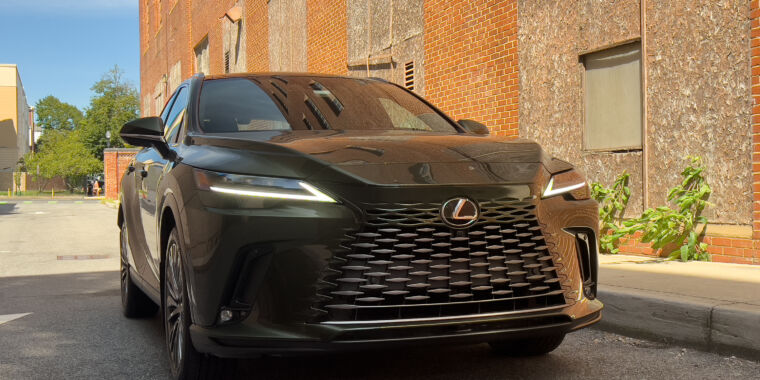 Lexus en su máximo esplendor: el RX450h+ 2024 es un híbrido enchufable suave