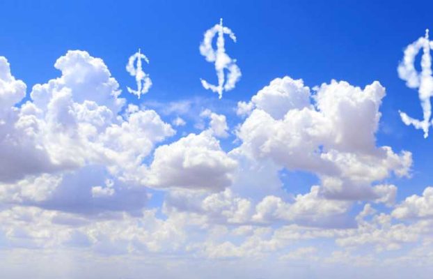 ¿Es posible ahorrar dinero y ejecutar en una nube pública?