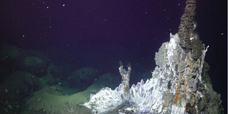 Una erupción submarina masiva podría anticipar la destrucción de la minería en aguas profundas