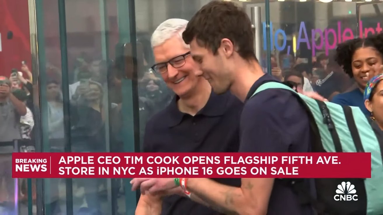 El iPhone 16 sale a la venta y Tim Cook abre una tienda en la Quinta Avenida