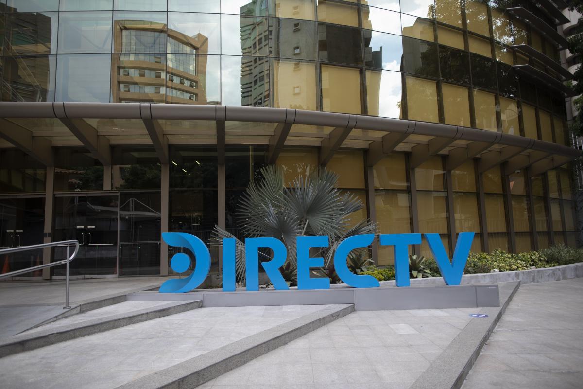 DirecTV adquirirá a su rival Dish Network por 1 dólar, sujeto a aprobación regulatoria