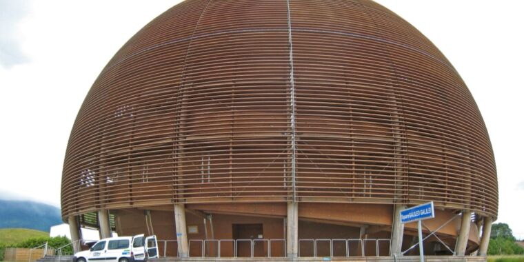 El CERN corta lazos con Rusia y expulsará a cientos de científicos en diciembre