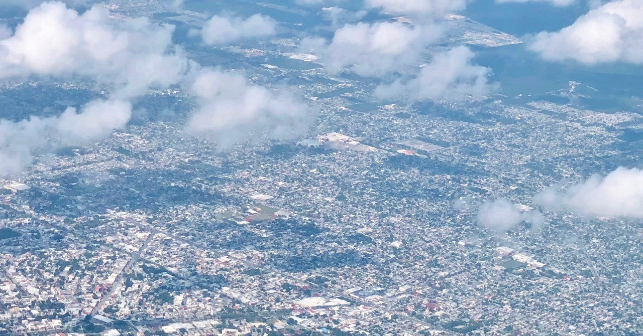 Lo que los turistas no ven en Cancún es una enorme jungla de cemento