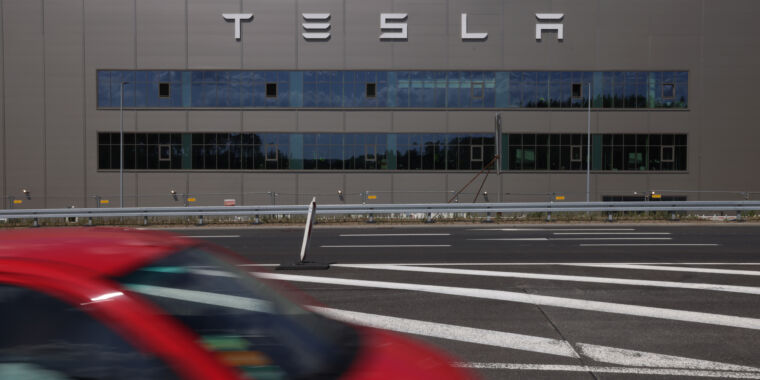 Los trabajadores de Tesla en Alemania se quejan de las visitas domiciliarias de sus jefes