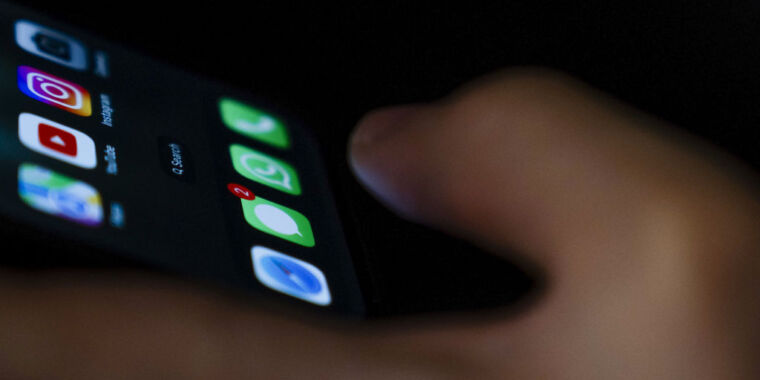 iOS 18 trae RCS a los iPhone de los principales operadores, pero los planes prepago aún están esperando