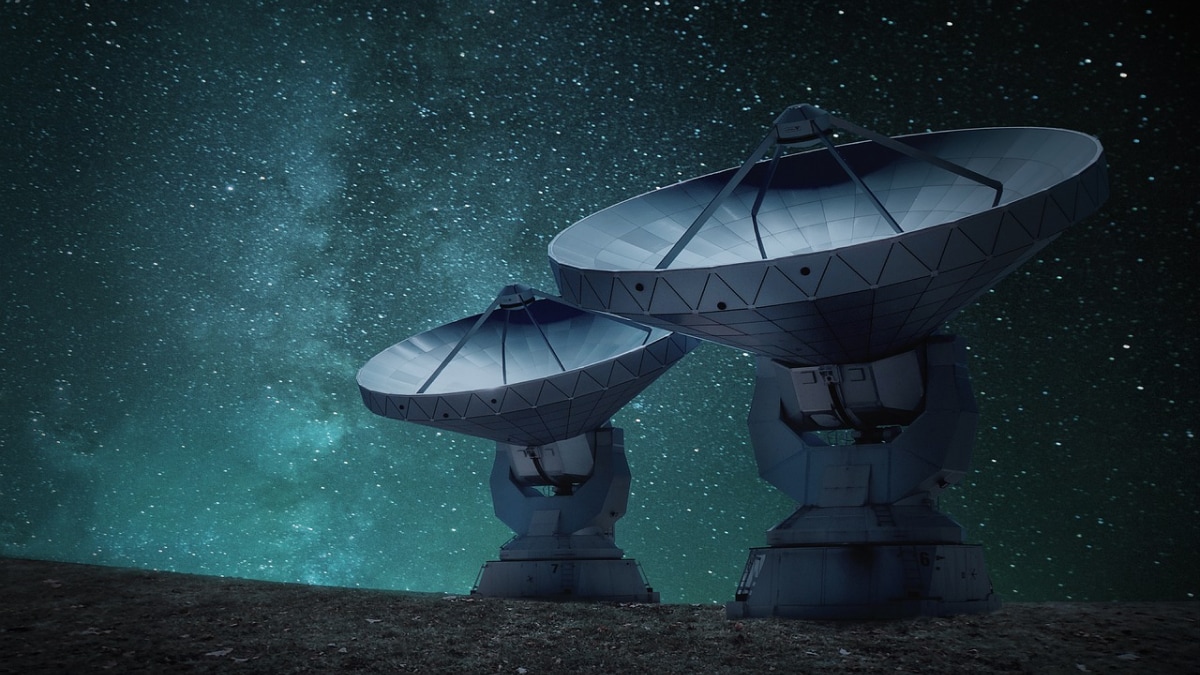 Los satélites Starlink de Elon Musk podrían dañar gravemente los radiotelescopios terrestres, según un estudio
