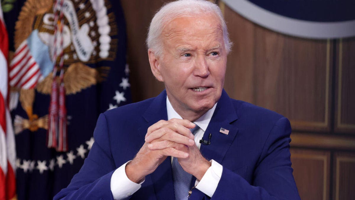 Biden impulsa 7.300 millones de dólares en energía limpia y electrificación