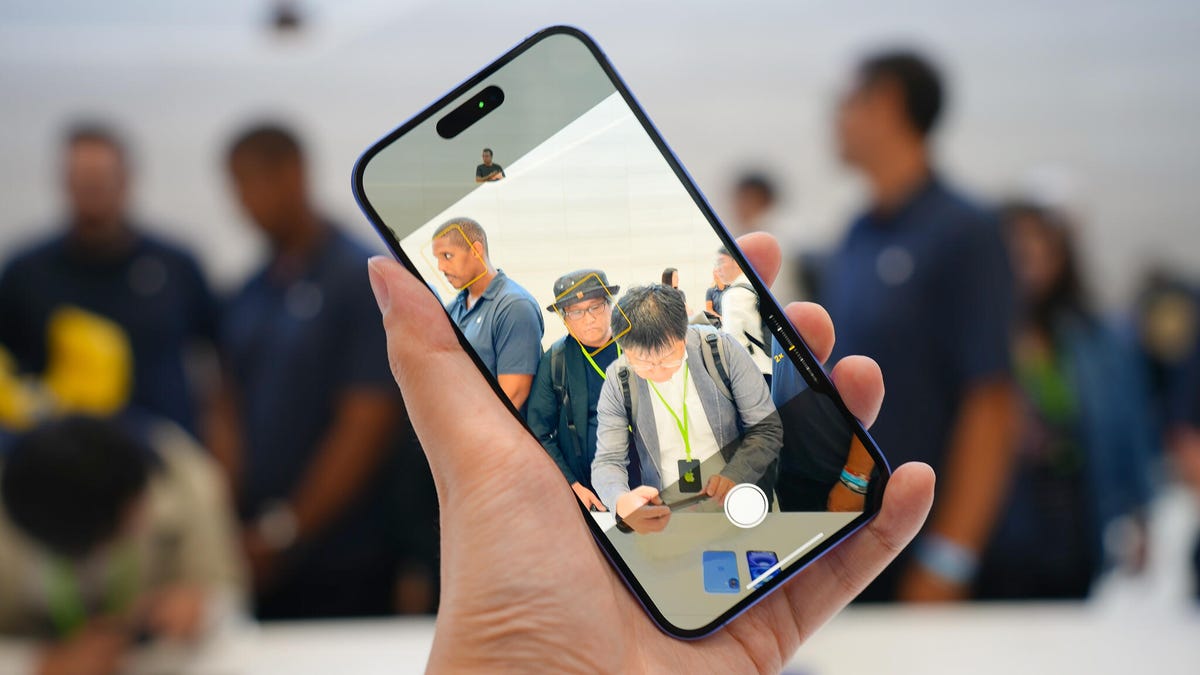 El iPhone 16 frustra mejor a los piratas informáticos que usan la cámara o el micrófono para espiarte