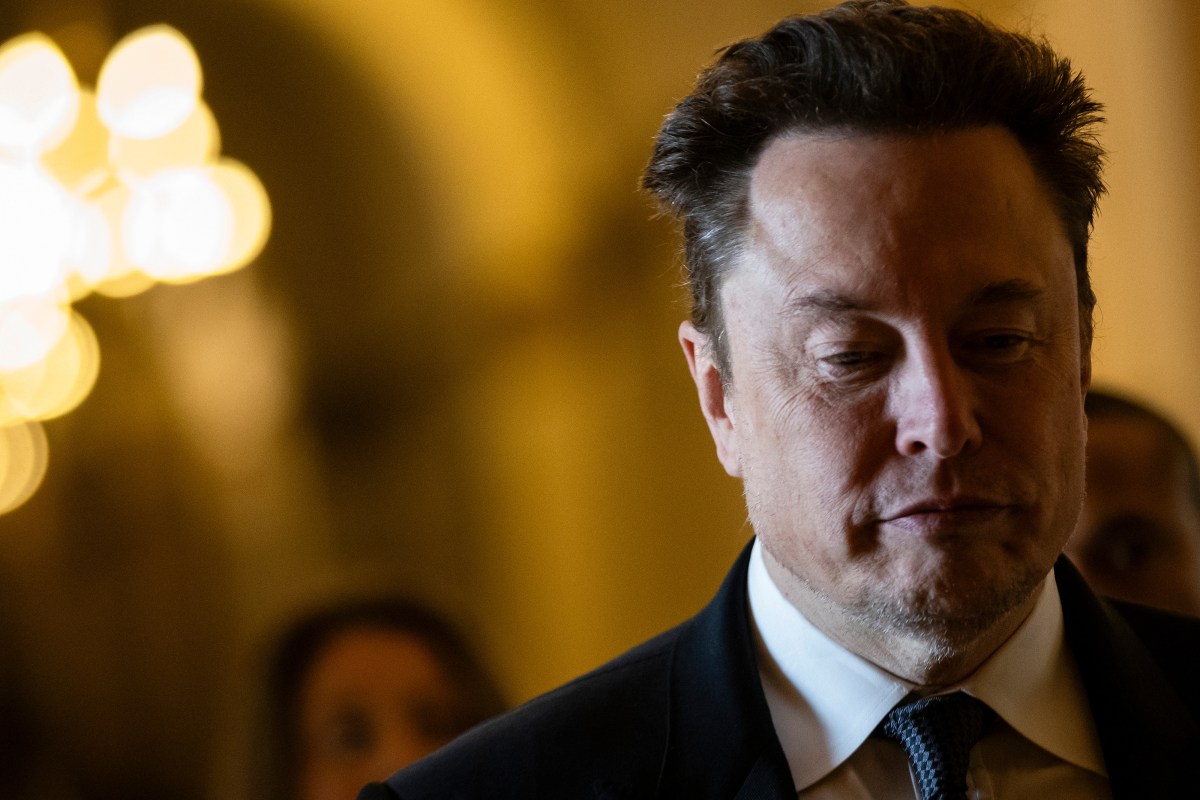 Las afirmaciones electorales falsas y engañosas de Elon Musk han sido vistas 2 mil millones de veces en X