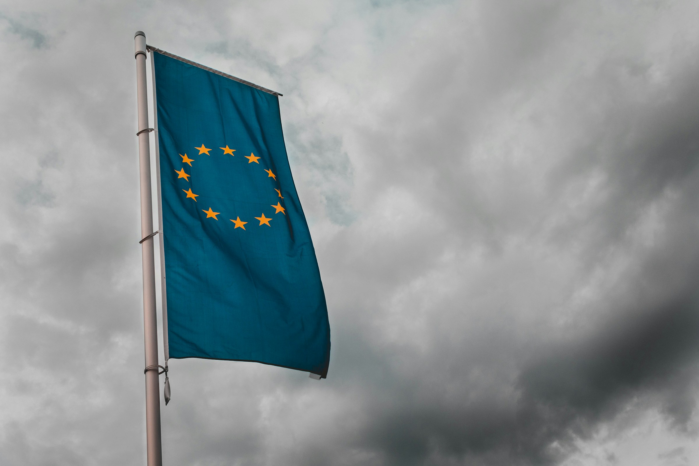 Gigantes de la industria tecnológica instan a la UE a agilizar las regulaciones de IA