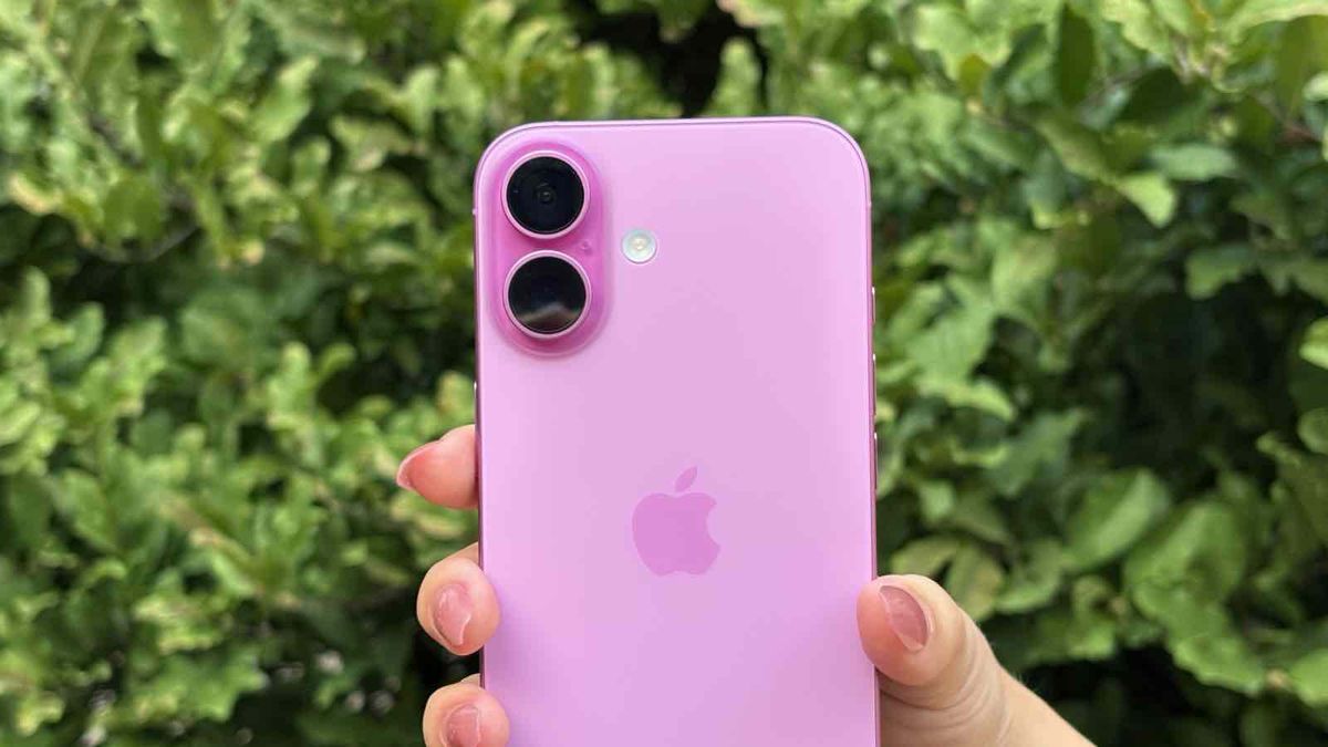 Tres unidades ficticias modelo de iPhone 17 aparecen en una filtración de video práctica