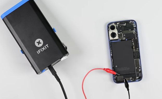 El desmontaje del iPhone 16 de iFixit encuentra un proceso de extracción de batería muy mejorado