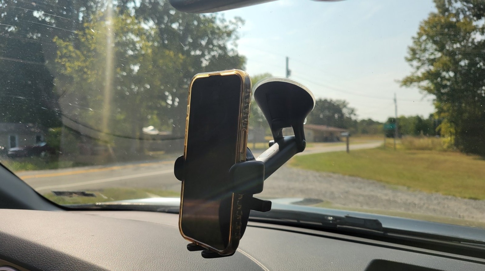 Probamos los mejores soportes para teléfono para automóvil de Amazon y este es el que más nos gustó