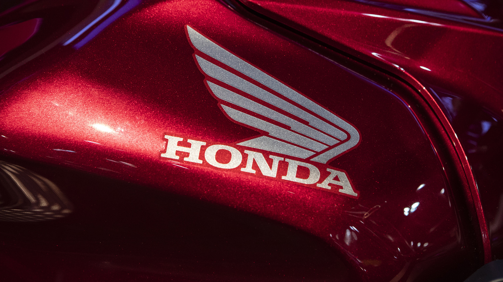 ¿Dónde se fabrican los motores de motocicletas Honda y cuánto tiempo llevan en producción?