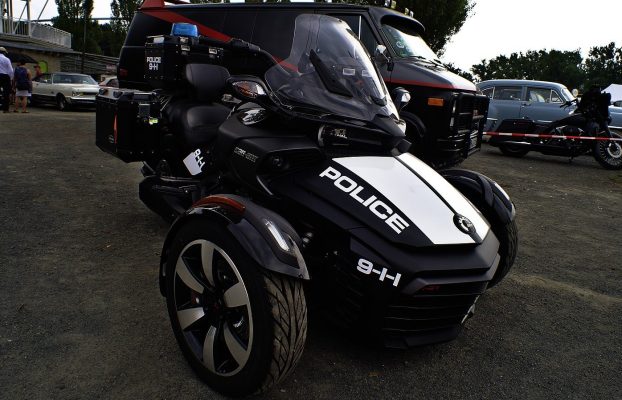 La motocicleta Trike construida solo para la policía