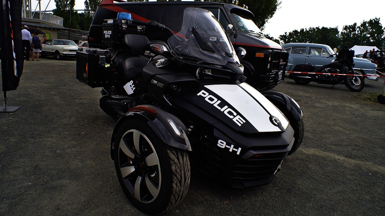 La motocicleta Trike construida solo para la policía