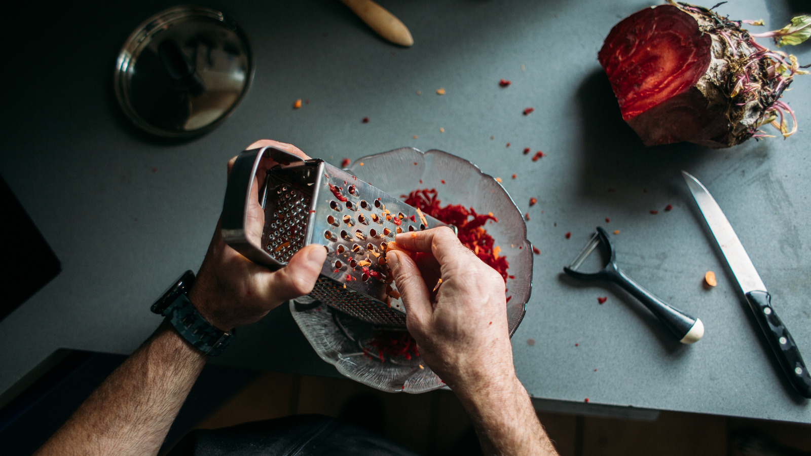 5 utensilios de cocina ergonómicos que hacen que cocinar sea más accesible