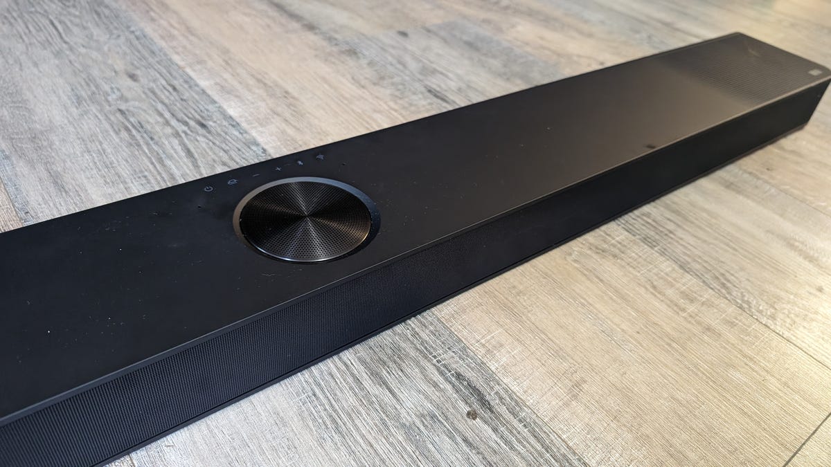 Recomiendo esta barra de sonido si quieres el audio más inmersivo, incluso si tiene un año