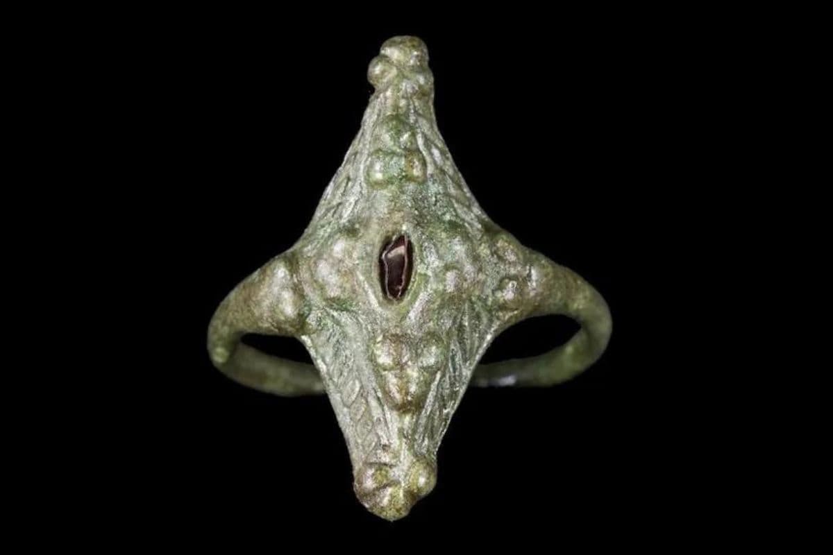 Descubren en Escocia un anillo antiguo y raro que pertenecía a los ‘Painted People’