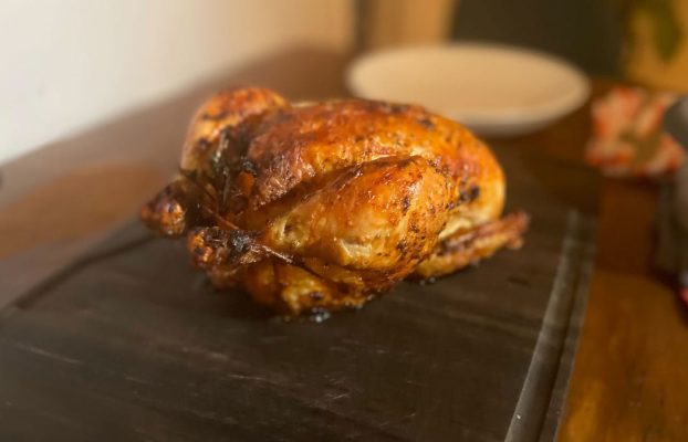 Si no estás preparando pollo asado en la freidora de aire, lo estás haciendo mal