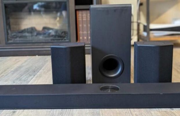 Esta es la barra de sonido que recomiendo si quieres el sonido más envolvente, incluso si tiene un año