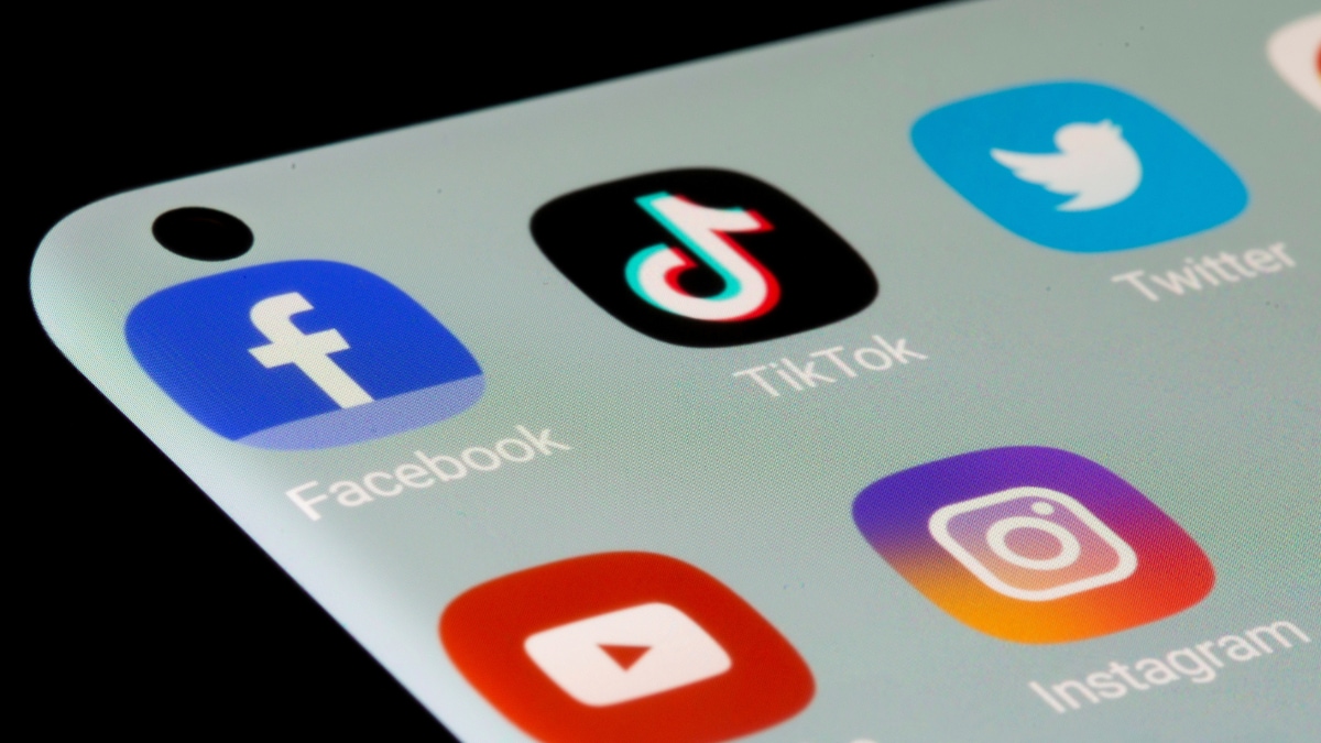 Ofcom del Reino Unido modificará las reglas de las redes sociales en respuesta a los disturbios del verano