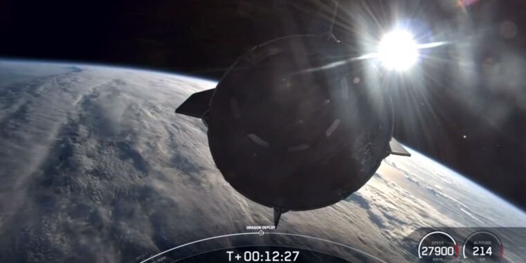 El audaz vuelo espacial privado comienza temprano el martes, con un respiro en el clima