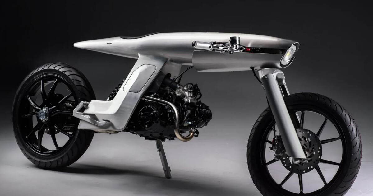 La motocicleta bala de aluminio legal para circular por la calle emite vibraciones extraterrestres
